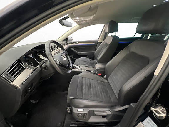 Volkswagen Passat 12 of 30