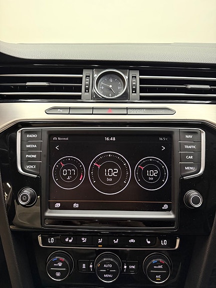 Volkswagen Passat 13 of 15