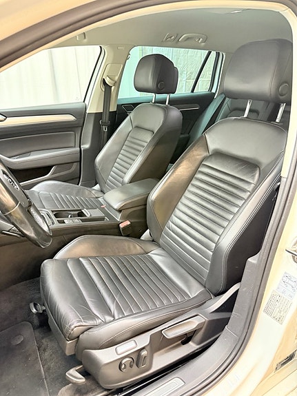 Volkswagen Passat 5 of 15