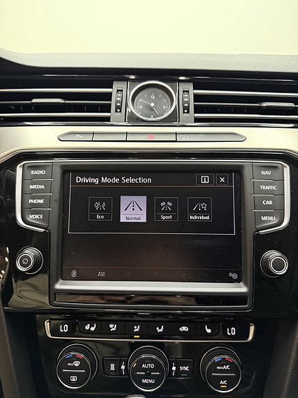 Volkswagen Passat 14 of 15