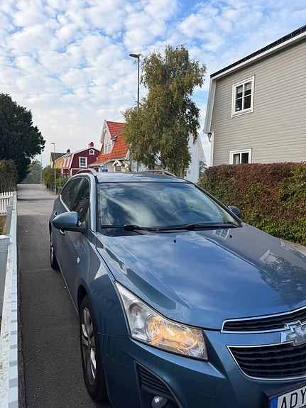 Chevrolet Cruze 2 of 4