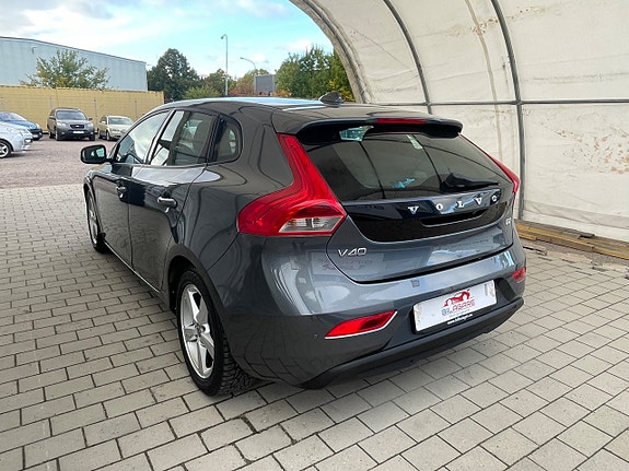 Volvo V40 2 of 30
