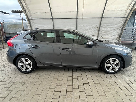 Volvo V40 4 of 30