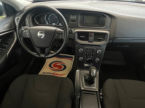 Volvo V40 14 of 30