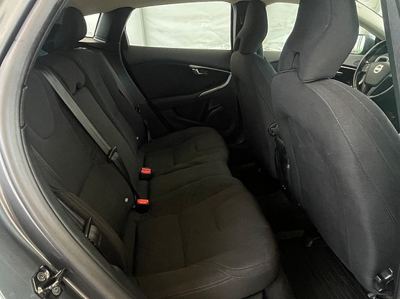 Volvo V40 11 of 30