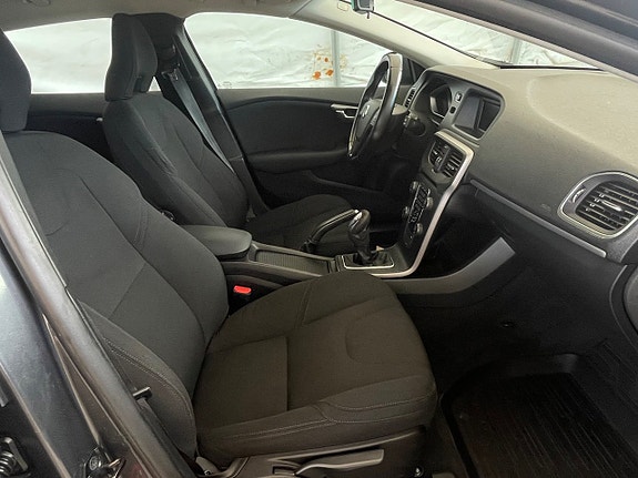 Volvo V40 13 of 30