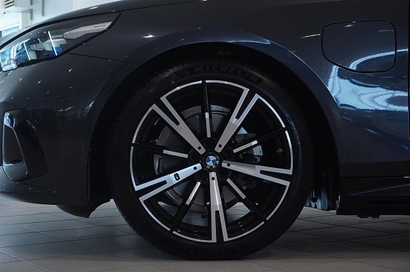 BMW 530e 17 of 17