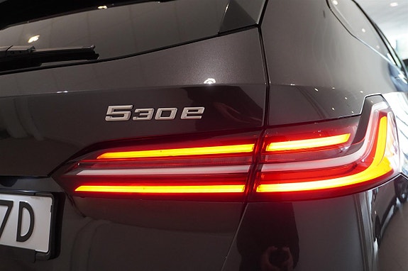 BMW 530e 16 of 17