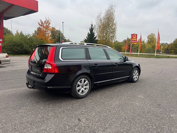 Volvo V70 3 of 8
