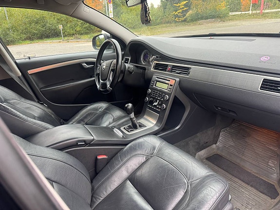 Volvo V70 7 of 8