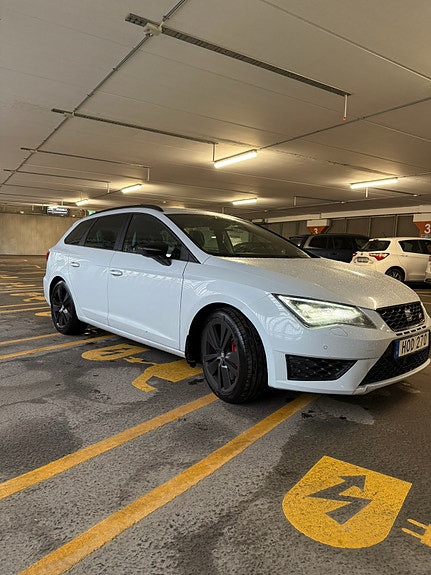 Seat Leon 2 of 4