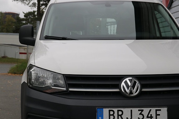 Volkswagen Caddy Maxi 28 of 30