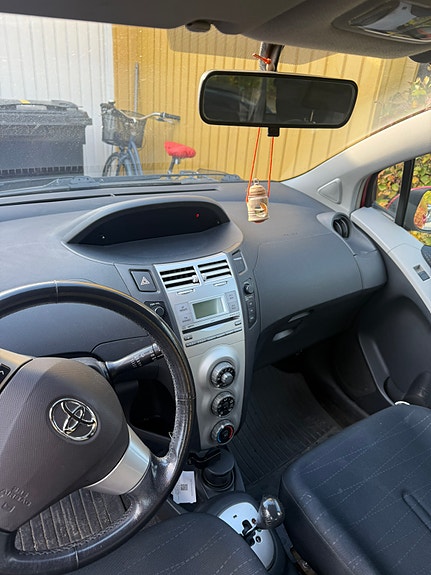 Toyota Yaris 4 of 5