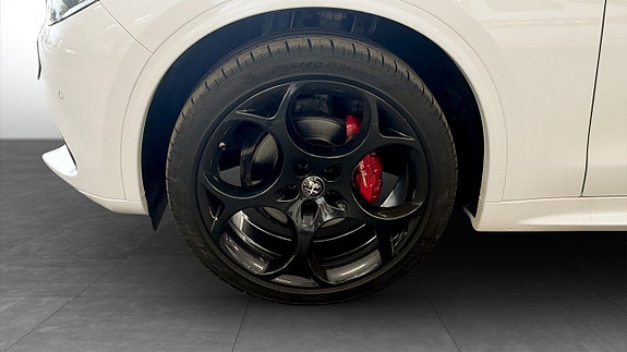 Alfa Romeo Stelvio 9 of 9
