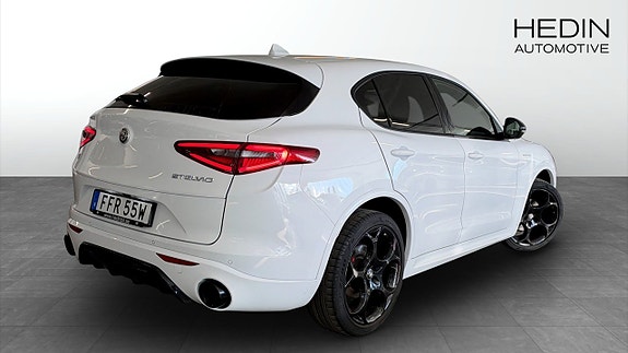 Alfa Romeo Stelvio 2 of 9