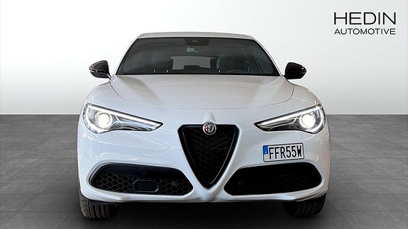 Alfa Romeo Stelvio 8 of 9