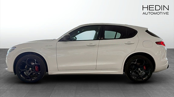Alfa Romeo Stelvio 6 of 9