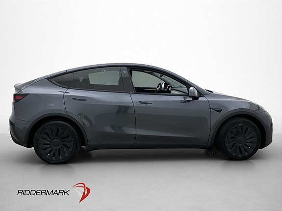 Tesla Model Y 9 of 30