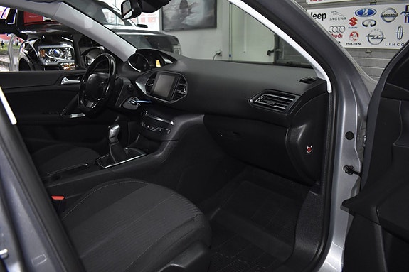Peugeot 308 SW 7 of 13