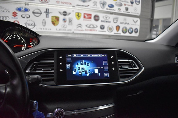 Peugeot 308 SW 11 of 13