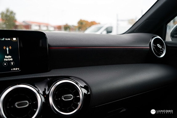 Mercedes-Benz A180 10 of 16