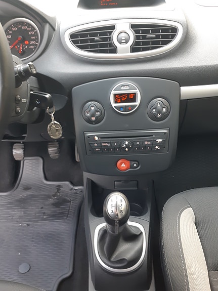 Renault Clio 6 of 10