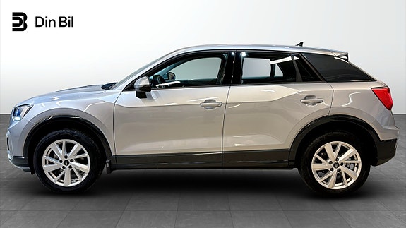 Audi Q2 2 of 19