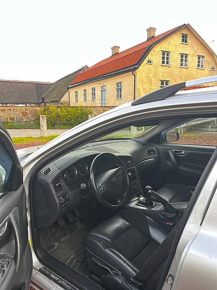 Volvo V70 2 of 5