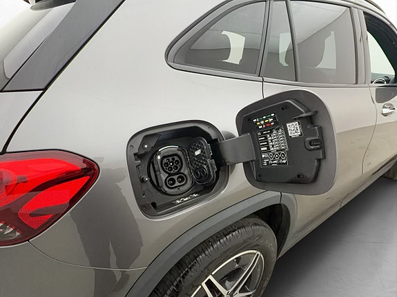 Mercedes-Benz EQA250+ 12 of 30