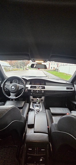 BMW 520d 3 of 5