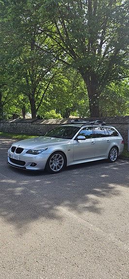 BMW 520d 2 of 5