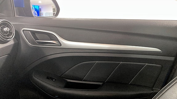 MG ZS 11 of 17