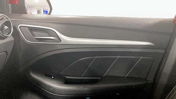 MG ZS 17 of 19