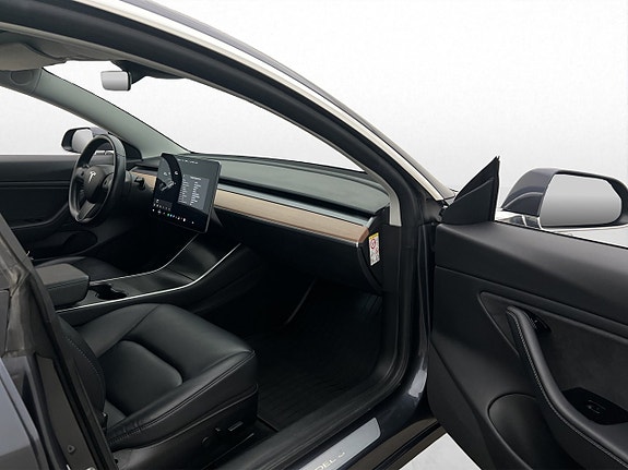 Tesla Model 3 27 of 30