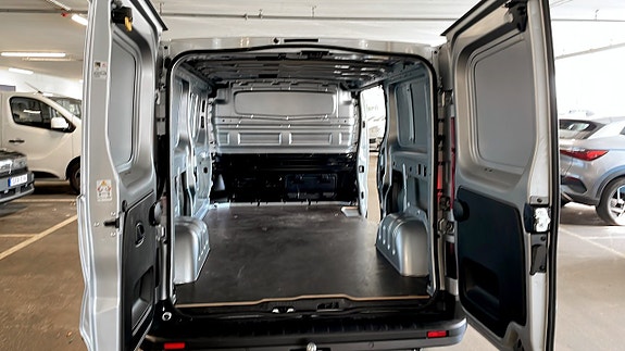 Renault Trafic 5 of 9