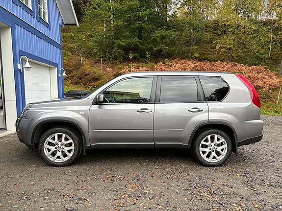 Nissan X-Trail 2 of 9