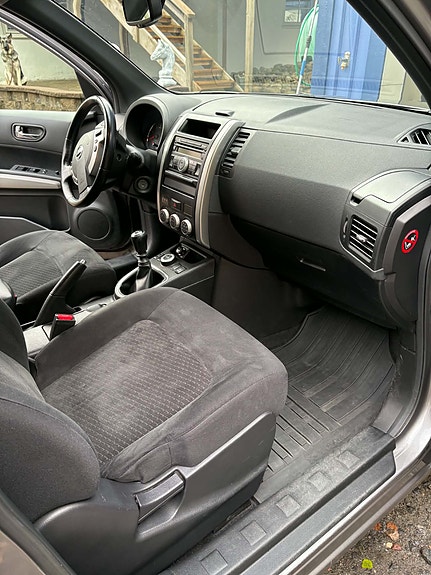 Nissan X-Trail 5 of 9