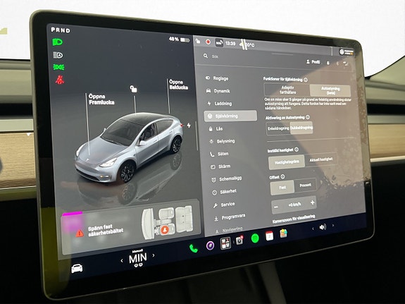 Tesla Model Y 25 of 30