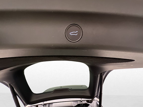 Tesla Model Y 12 of 30