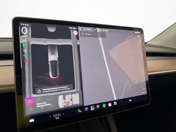 Tesla Model Y 22 of 30