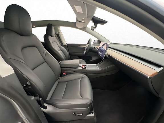 Tesla Model Y 29 of 30