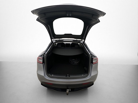 Tesla Model Y 11 of 30