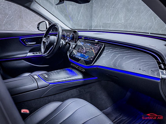 Mercedes-Benz E300 de 14 of 30