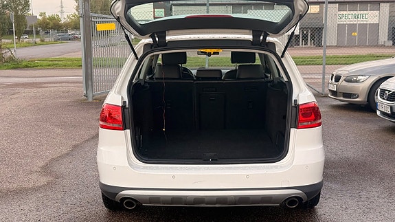 Volkswagen Passat Alltrack 9 of 25