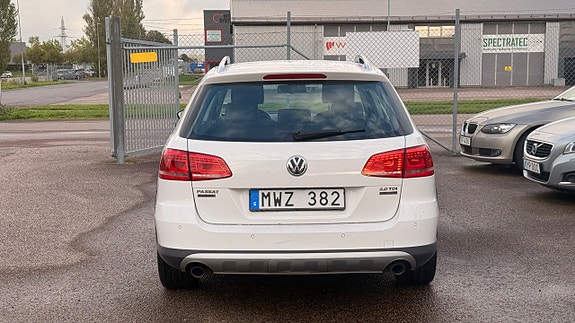 Volkswagen Passat Alltrack 6 of 25
