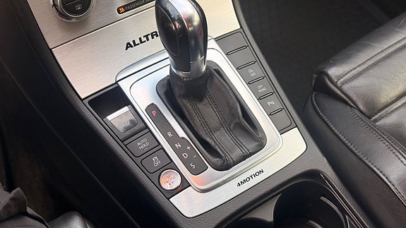 Volkswagen Passat Alltrack 16 of 25