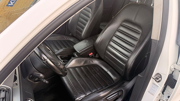 Volkswagen Passat Alltrack 10 of 25
