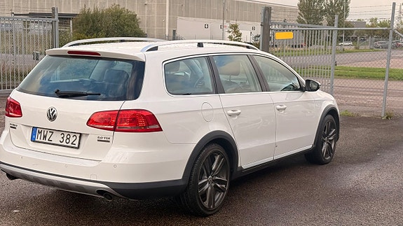 Volkswagen Passat Alltrack 4 of 25