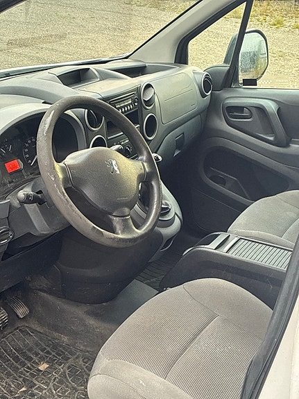 Peugeot Partner 3 of 6