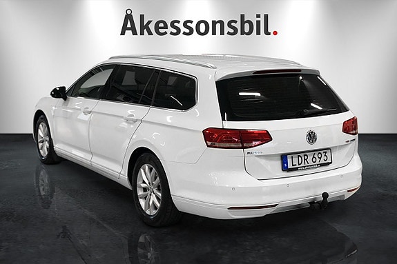 Volkswagen Passat 5 of 10